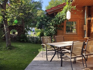 Unser "Gartenzimmer"  mit Grillplatz