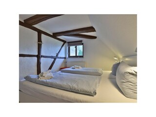 Fischerhaus Whg. Sonnenaufgang - Blick in das Schlafzimmer mit Doppelbett