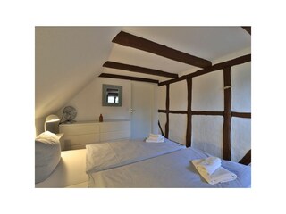 Fischerhaus Whg. Sonnenaufgang - Blick in das Schlafzimmer mit Doppelbett