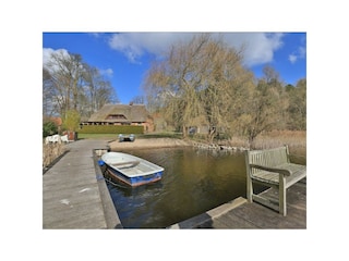 Fischerhaus - Blick vom Steg auf das Grundstück