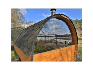 Fischerhaus - Blick auf die Fasssauna auf dem Grundstück