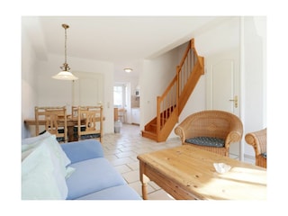 Haus Strandmuschel - Blick vom Sofa auf den Essbereich und die Küche