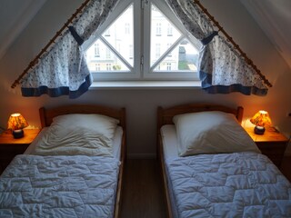 2. Schlafzimmer, Betten lassen sich zusammen schieben