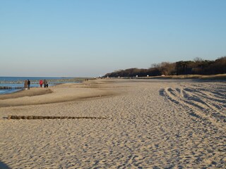 schöner Sandstrand 150 m entfernt, hier im Herbst