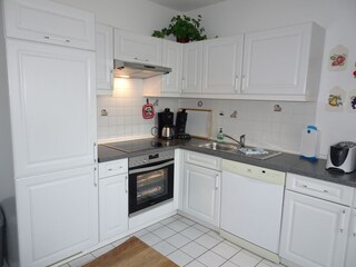 umfangreiche Küchenausstattung