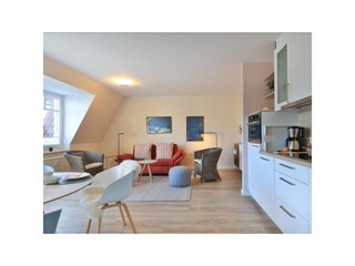 Seebach Whg. S25 - Blick auf den offenen Wohn-/ Essbereich mit Küchenzeile