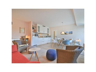 Seebach Whg. S25 - Blick auf den offenen Wohn-/ Essbereich mit Küchenzeile