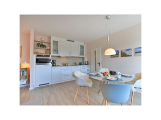 Seebach Whg. S25 - Blick auf den offenen Essbereich mit Küchenzeile