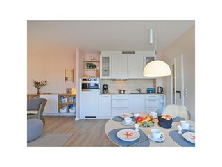 Seebach Whg. S25 - Blick vom Essbereich auf die voll ausgestattete Küchenzeile